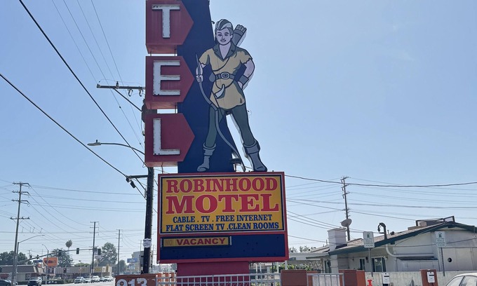 Southwest Anaheim Hotel | Iconic motel on Beach Boulevard only 5 mins from Knotts Berry Farm and Soak City