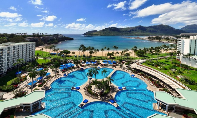 Lihue Hotel | Iconic Resort Stay Near Lihue's Breathtaking Trails | Outdoor Pool