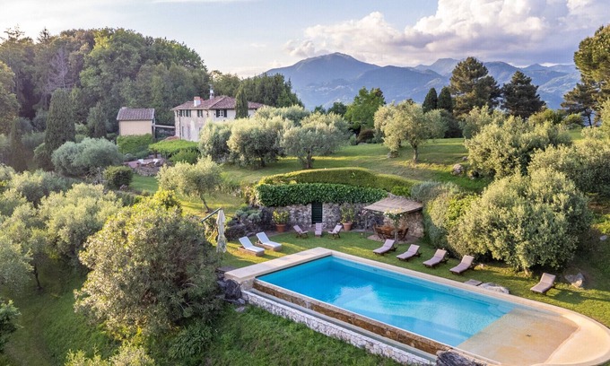 Stabbiano Villa | Iconic Romantic Farmhouse with Pool in Lucca
