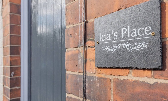 Lincoln Cottage | Ida's Place - UK39577