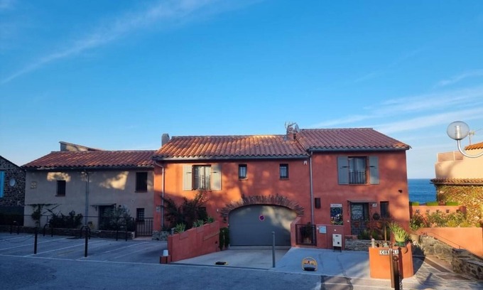 Collioure House | Ideal for families & friends: 2 apartments in 1 house, private patio, parking, walking distance to beaches