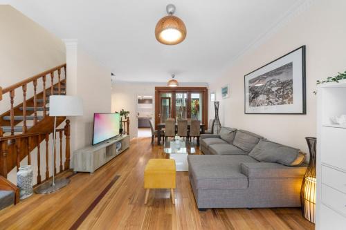 Ultimo House | Ideally located 3 BR with Parking & Central & Darling Harbour-10 mins walk