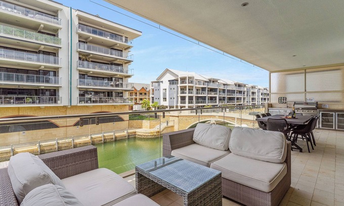 Mandurah Apartment | Idyllic Canal Retreat for Family-Little Italy: Dolphins