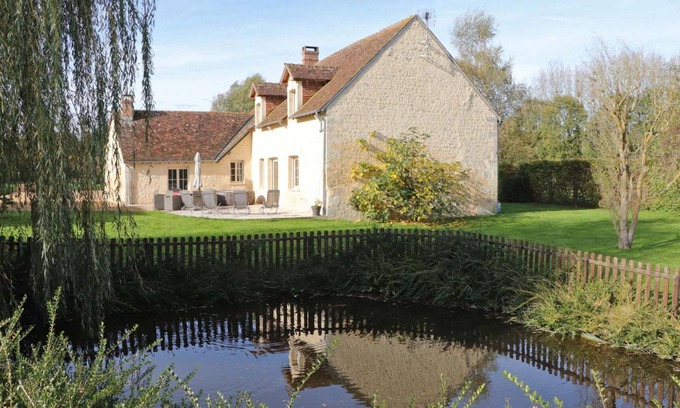 Le Pin-la-Garenne Cottage | Idyllic Country Home: Spa, Garden & Family-Friendly Amenities in Le Perche