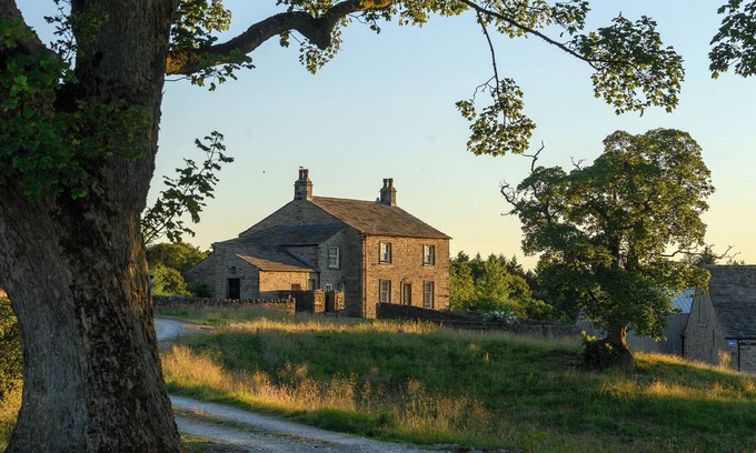 Skipton House | Idyllic country detached cottage sleeping 8 guests with access to an award winning wellbeing resort