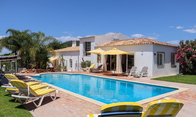 Sao Clemente Cottage | Idyllic Farm House with huge Garden for 14PAX