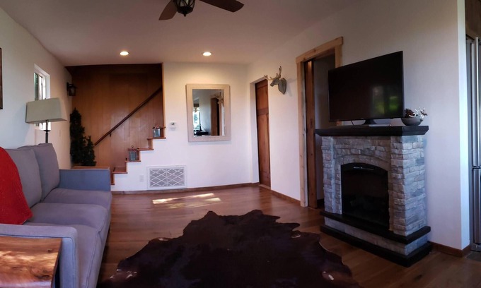 Arrowhead Villas Cabin | Idyllic Forest Lake Cabin Hideaway : Unwind Amidst Nature's Treetop Splendor