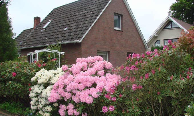 Rostrup House | Idyllic house, at historic clinker brick street with linden trees