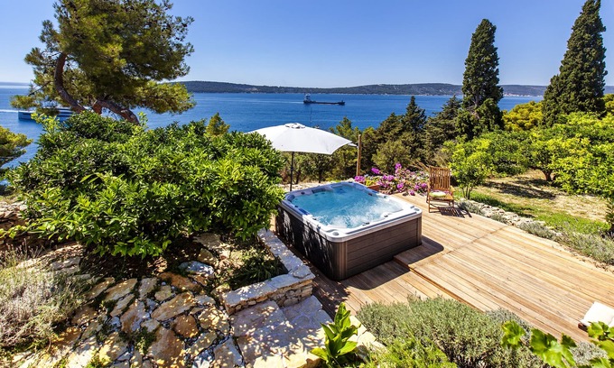 Split House | Idyllic location with stunning view located in Park forest & 100m from the sea