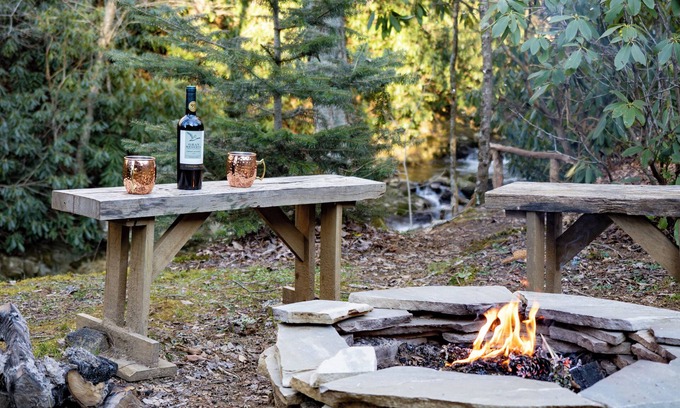 Banner Elk Cabin | Idyllic modern 1800s Log Cabin Hot Tub & Fire Pit Sugar Mountain