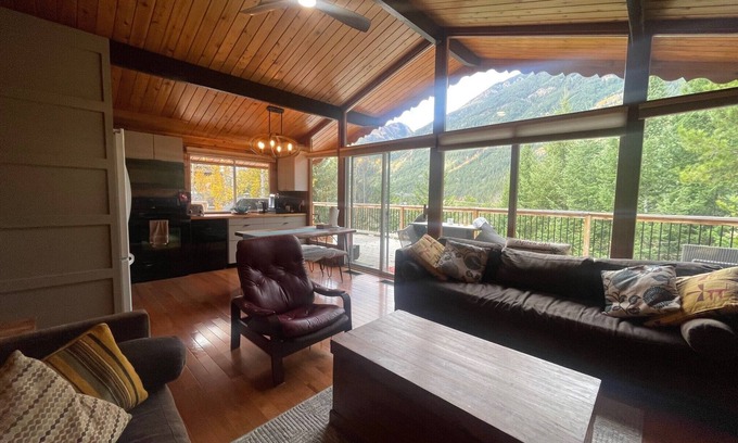 East Kootenay Cabin | Idyllic Mountain Ski Cabin