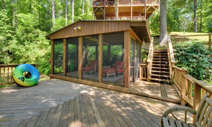 Murphy Apartment | Idyllic Murphy Hideaway w/Multi-Level Deck!