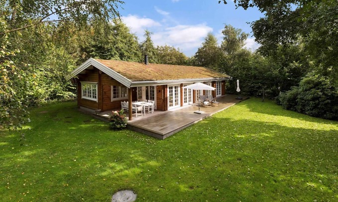 Hoensinge House | Idyllic wooden lumber house 300m from water