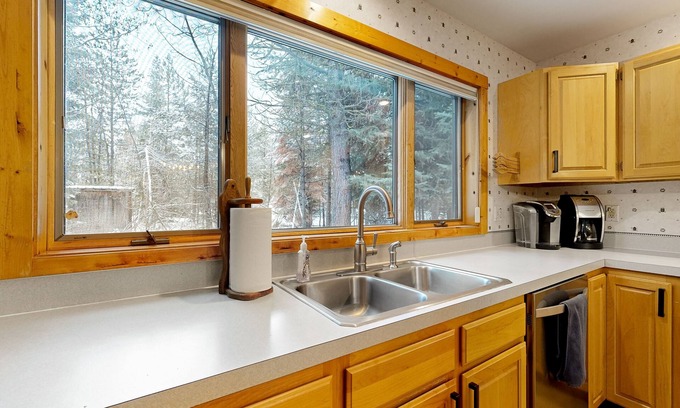 Tamarack Resort Cabin | Idyllic woodland retreat with mountain views, firepit, grill, games, & W/D