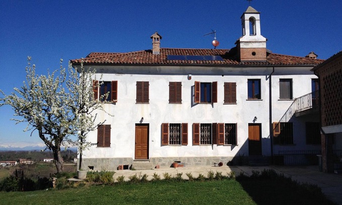 Montegrosso dʼAsti Bed & Breakfast | IL CAMPANILE - "Gilda" room with kitchen use