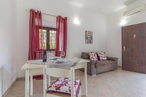 Sutri Apartment | - IL DICIOTTESIMO SOLE