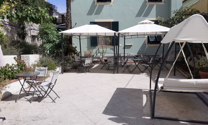 Castelletto House | Il Giardino dei Limoni