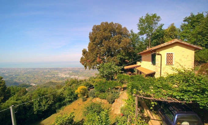 Pietrasanta House | Il Leccio - Private house, Sea view, Garden, Wifi