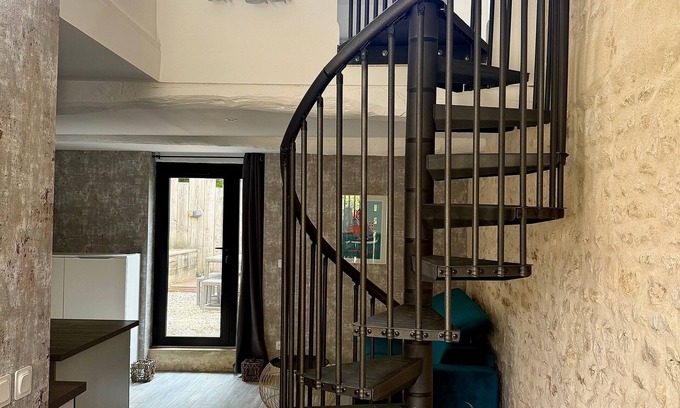 Saint-Coutant-le-Grand Cottage | Ile d'Oléron" gîte with shared 7x7m pool, 20 minutes from the beaches