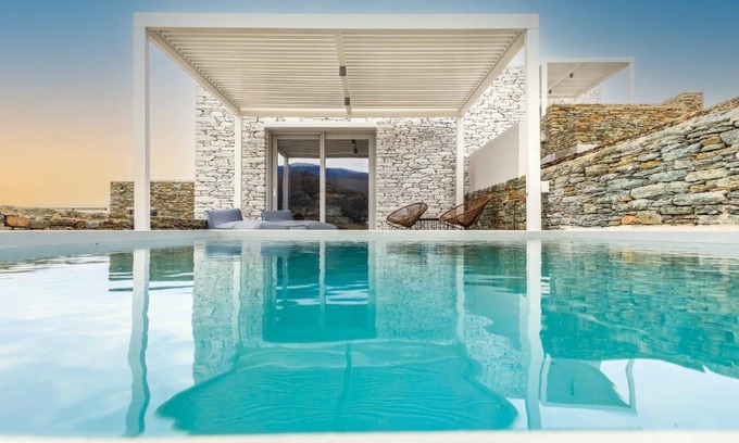 Ydrousa Hotel | Iliades Luxury Boutique Suites