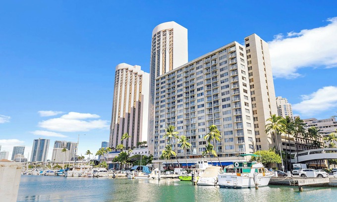 Waikiki Apartment | Ilikai Marina Vacations