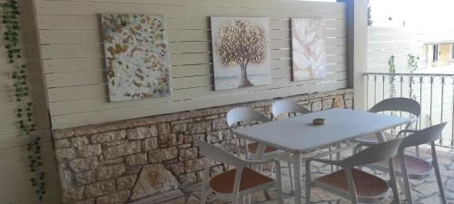 Petaleia House | Imerolia House