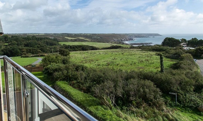 Kuggar Apartment | Immaculate 2 Bed Apartment on The Lizard Cornwall