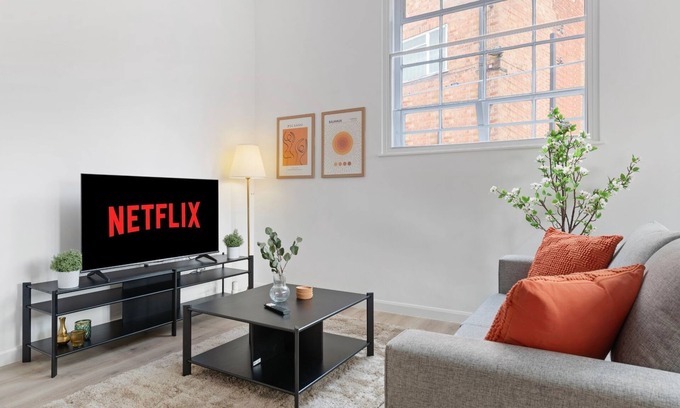Newark Apartment | Immaculate Apartment | Perfect for Contractors!