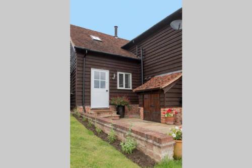 Dunmow Apartment | Immaculate barn annexe close to Stansted Airport