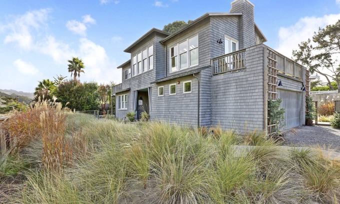 Stinson Beach House | Immaculate Beach House with Great Views Of Mt Tam