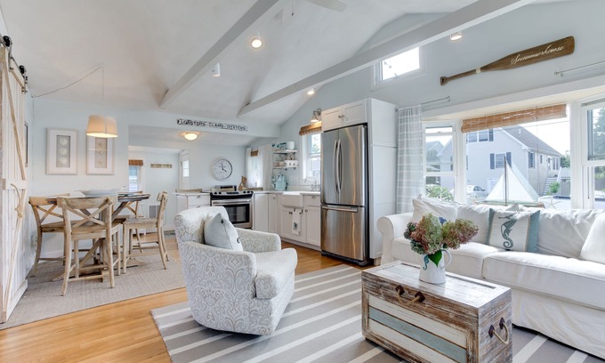 Point Judith House | Immaculate Cottage, Walk to Sand Hill Cove Beach