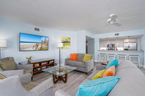 South Island Apartment | Immaculate Direct Gulf Front 3 Bedroom Condo - Gullwing 505 condo