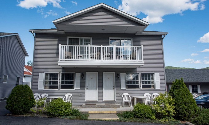 Lake George House | Immaculate Rental Houses in Lake George. Full Hotel Amenities. Heated Pool