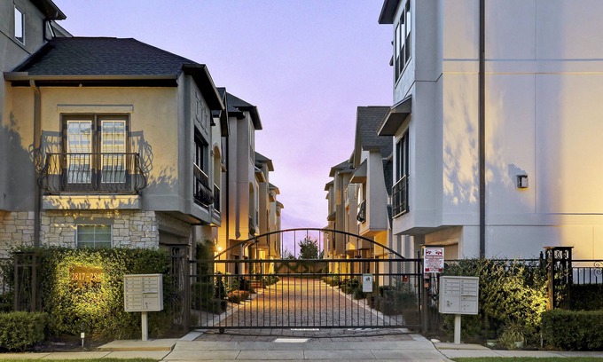 Lazybrook/Timbergrove House | Immaculate Town Home!! - 3BR, 3.5BA + Gym