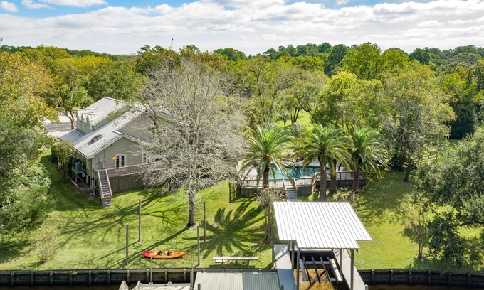 Dickinson House | Immaculate waterfront retreat on 4 acres with private pool & dock