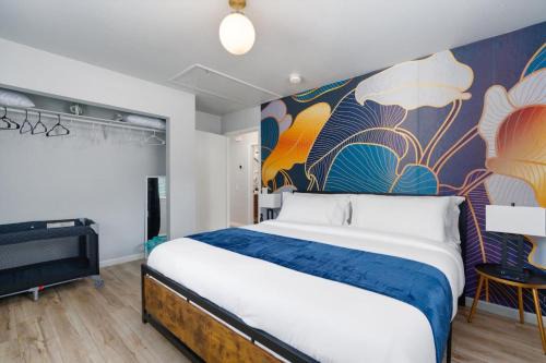 St. Johns House | Immediate Access to Highway 35 - Remodeled Haven