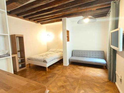 Quartier Sainte-Avoye Apartment | Immersion parisienne, Appartement au centre Paris