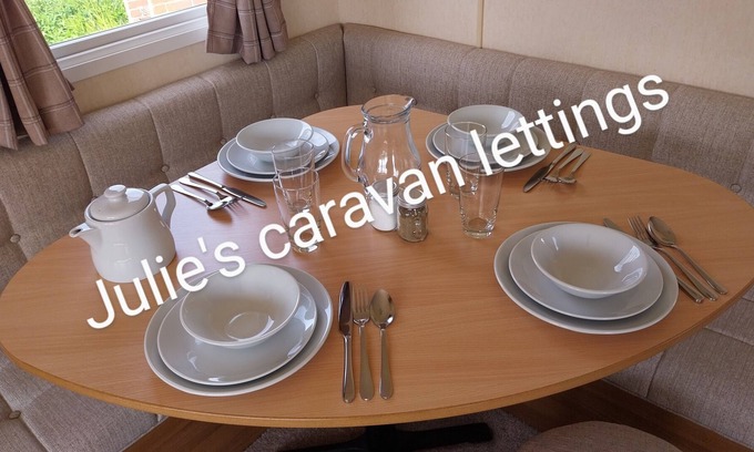 Walton on the Naze Cabin | Impeccable 2-Bed Lodge in Walton on the Naze