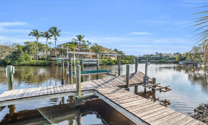 Bonita Shores Cottage | Imperial River Retreat, 1.5m to beach