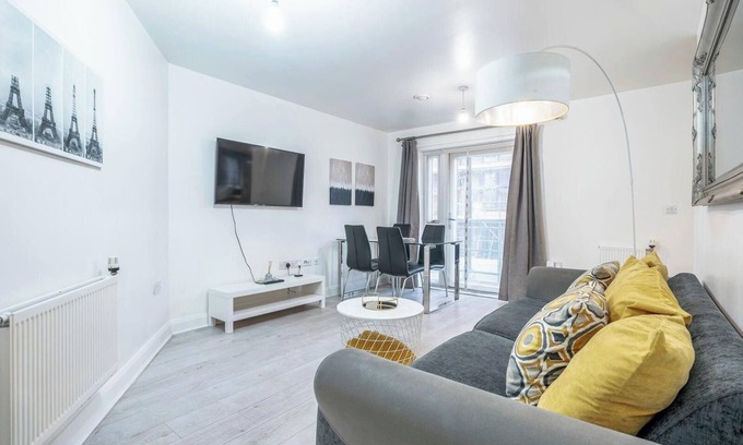Livesey Apartment | Impressive City Apt w/Balcony, Garden & Parking