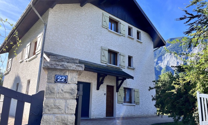 Le Bourg-d'Oisans House | Impressive Detached House, Bike/Ski Fiendly, Spacious Interior, WIFI, Garage