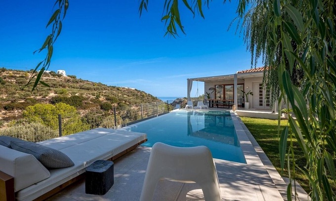 Rethymno Villa | Impressive New Villa, A/C, Private Pool, Gym, Stunning Mountain & Sea Views- 2.5km from Reythymno!