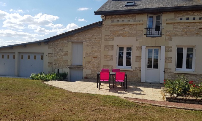 Moncontour House | In the countryside for Prof et Voyageur