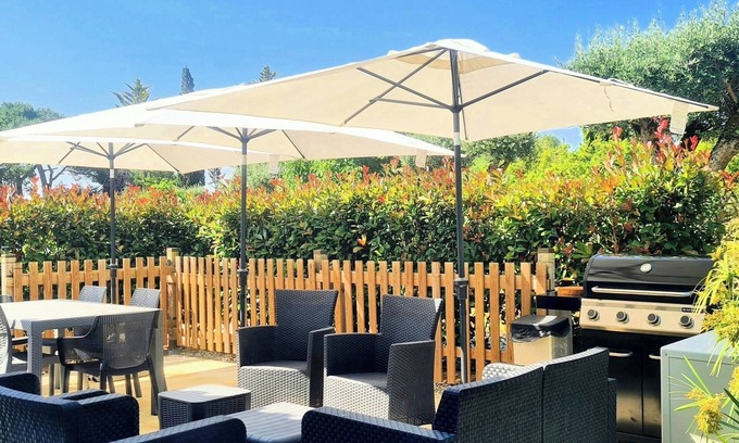 Obidos House | In regenerating natural surroundings close to all amenities spacious new single-storey house