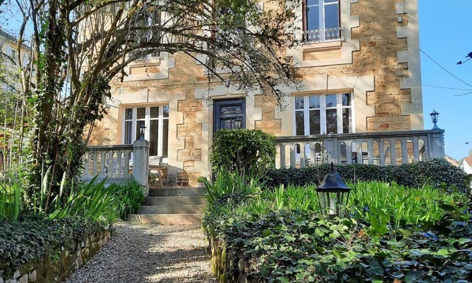Sarlat-la-Caneda House | IN SARLAT, ONLY 600M TO MEDIEVAL CENTRE, DETACHED HOUSE, HEATED POOL, PARKING