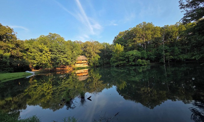 Renault House | In the Country a Beautiful 2-bedroom house with its own private lake