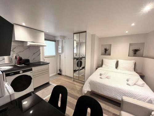 Saint-Germain-en-Laye Apartment | In The Heart Of The City - Cosy Studio - Close to RER