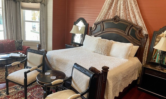Historic Downtown Apalachicola House | In the Heart of Apalachicola~Walk Everywhere~Ebony Rouge Suite~Majestic Jewel