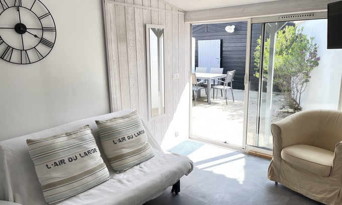La Flotte House | In the heart of La Flotte - House 4 persons- private Patio - Private parking
