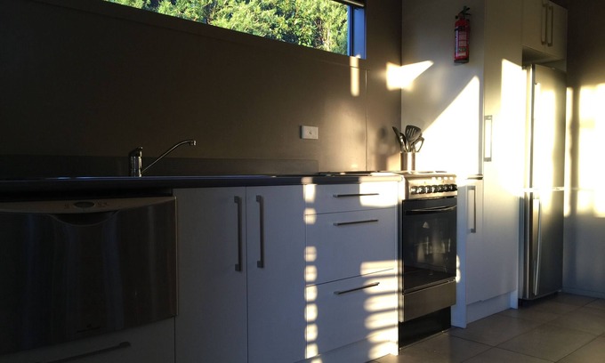 Havelock North House | In the Heart of the Village with Park Views